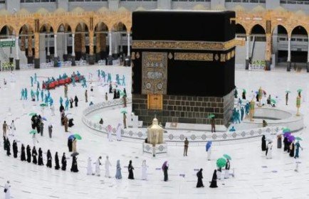 14 Nights 3 Star London Umrah Packages 2025