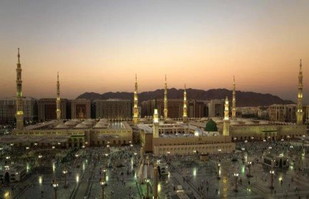 7 Nights 4 Star London Umrah Packages 2025